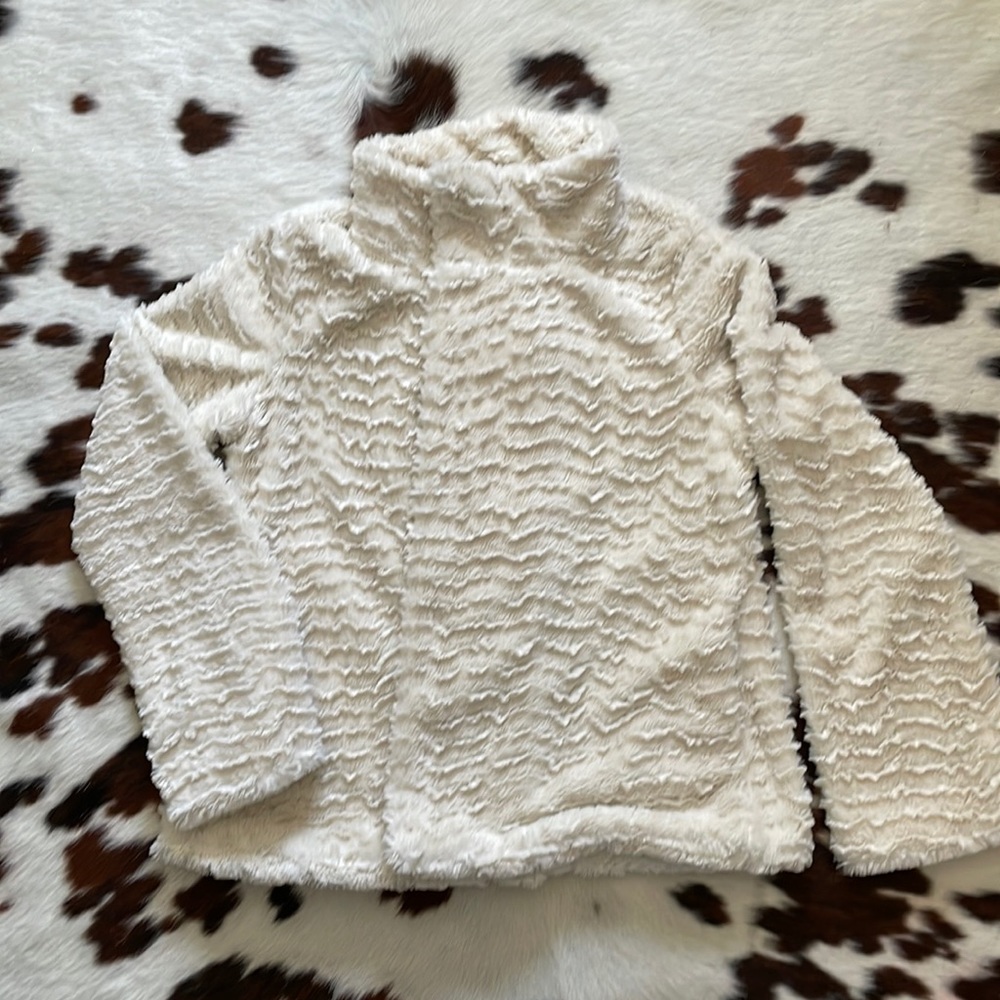 Fluffy, Plush zipper cardigan, lined. No stains.